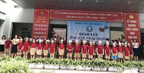Kỉ niệm 76 năm thành lập Đội TNTP Hồ Chí Minh; Ngày hội công nhận chuyên hiệu rèn luyện Đội viên - Cháu ngoan Bác Hồ chủ nhân Thăng Long